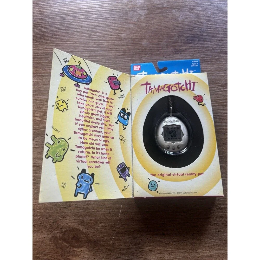Vintage 1997 Bandai Tamagotchi Original White Virtual Pet Boxed #1800